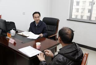 李宗文熱情接待來訪群眾